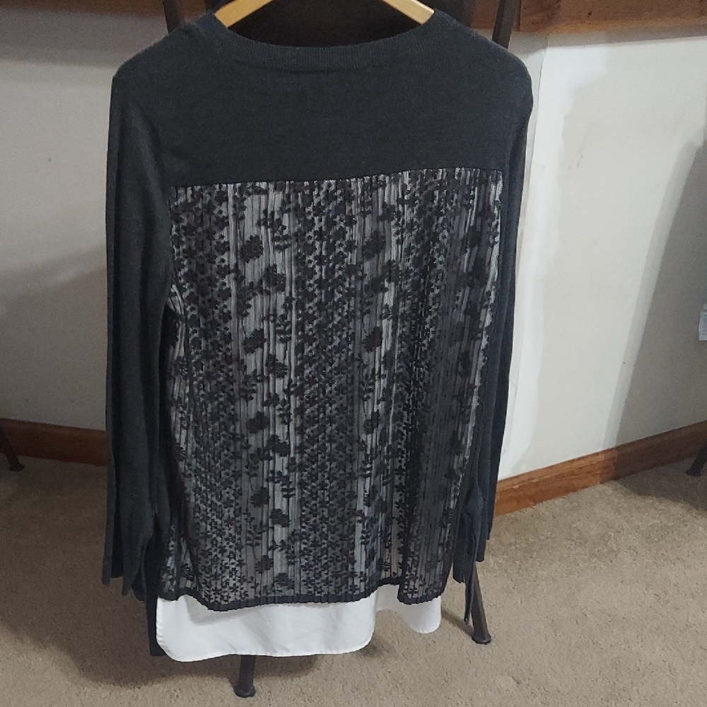 Simply Vera Vera Wang Charcoal and White Blouse